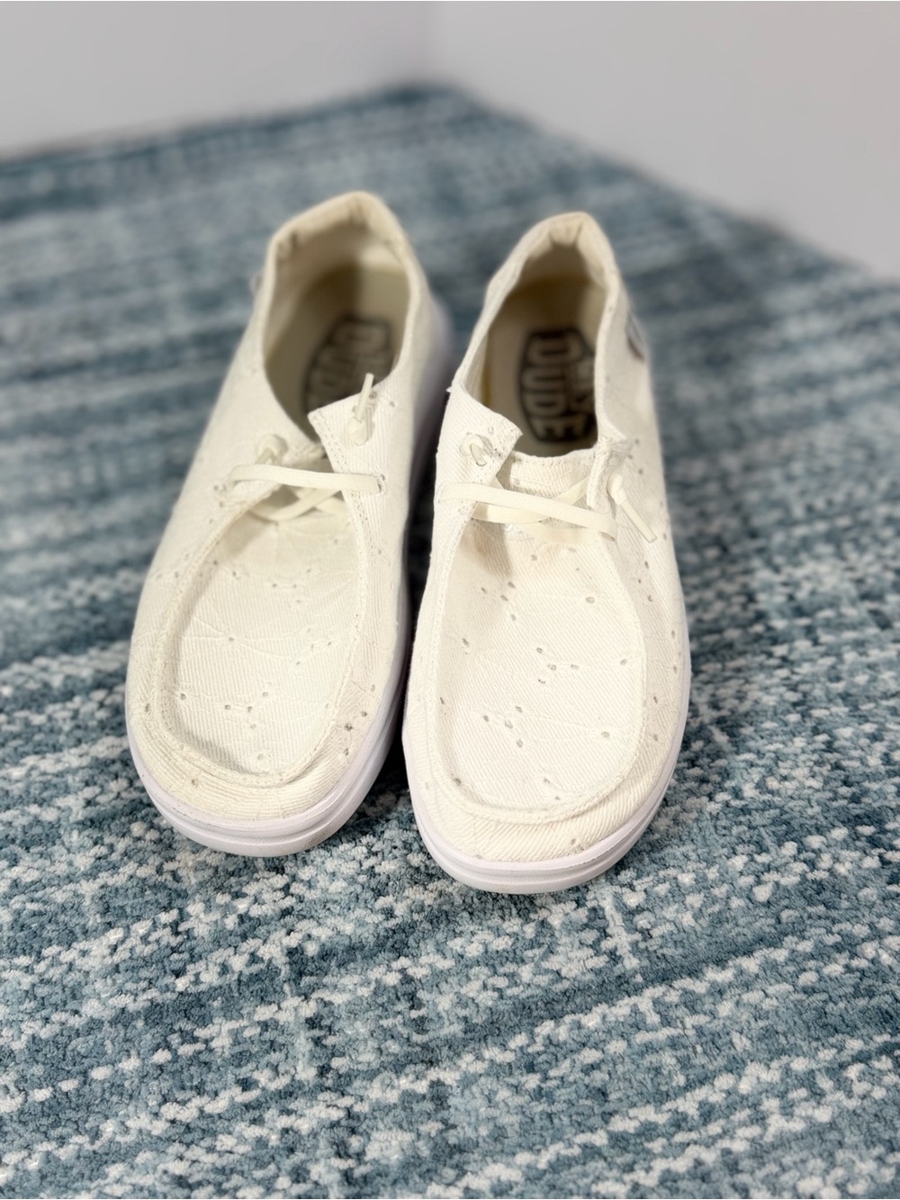 Hey dude -women’s 8 - white eyelet Wendy shoes